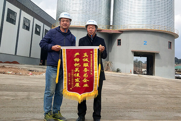 云南客户为新乡365电竞机械送锦旗