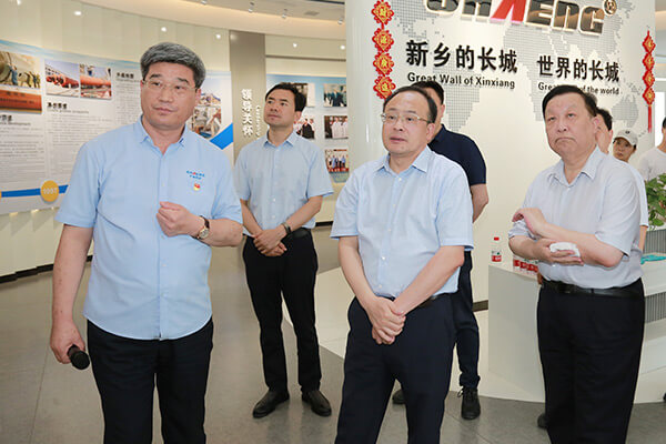 新乡市敌灾市长魏建平到365电竞机械调研督导“万人助万企”活动发展情况 新乡市敌灾市长魏建平到365电竞机械调研督导“万人助万企”活动发展情况