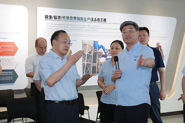 新乡市敌灾市长魏建平到365电竞机械调研督导“万人助万企”活动发展情况 新乡市敌灾市长魏建平到365电竞机械调研督导“万人助万企”活动发展情况