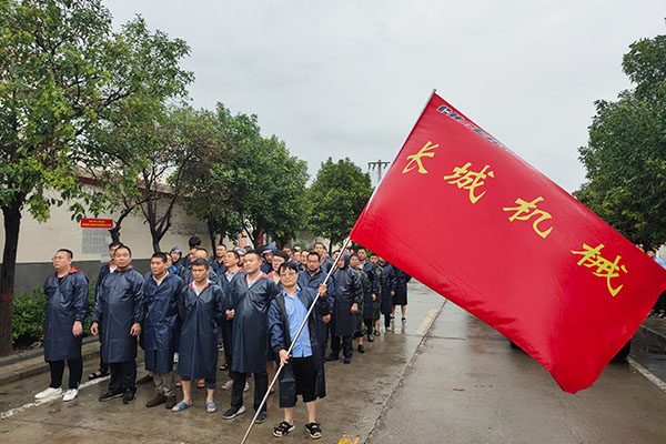 新乡365电竞织自愿队以及抗洪设备驰援家乡