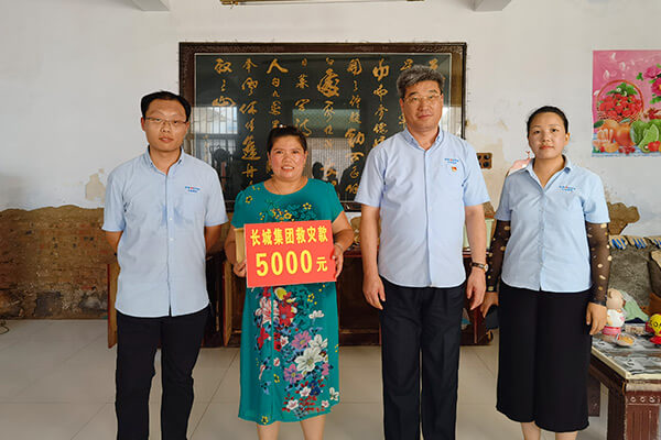 新乡365电竞给受灾员工发放救助金 新乡365电竞给受灾员工发放救助金