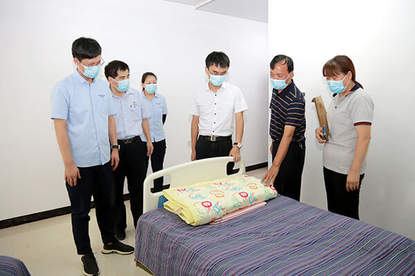 新乡365电竞员工向孟庄镇敬老院捐款 新乡365电竞员工向孟庄镇敬老院捐款