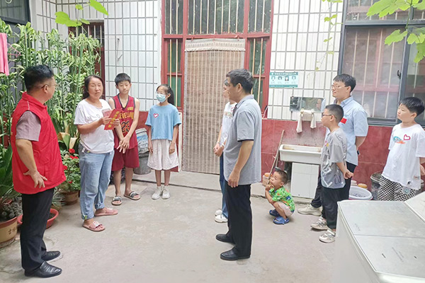 新乡365电竞集团爱心家庭携手辉县义工“爱心助学，点亮但愿”